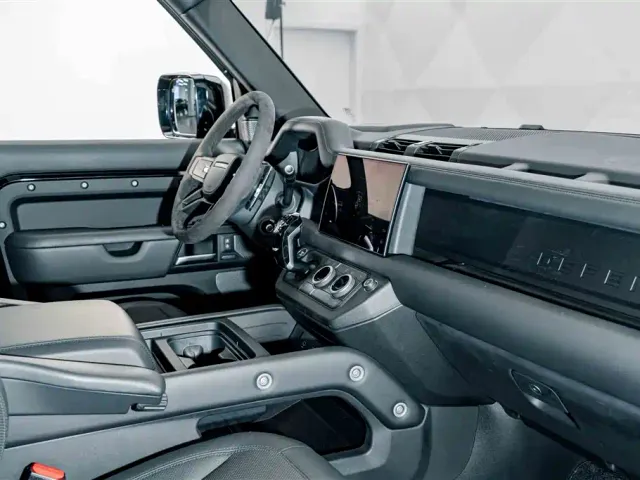 Land Rover Defender — Фото автомобиля 21