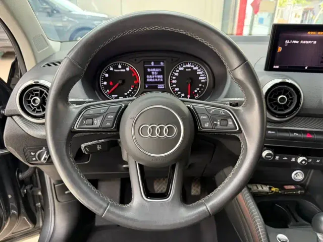 Audi Q2L — Фото автомобиля 11