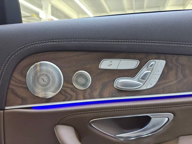 Mercedes-Benz E-Class — Фото автомобиля 6