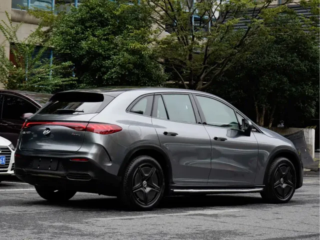 Mercedes-Benz EQE SUV — Фото автомобиля 4