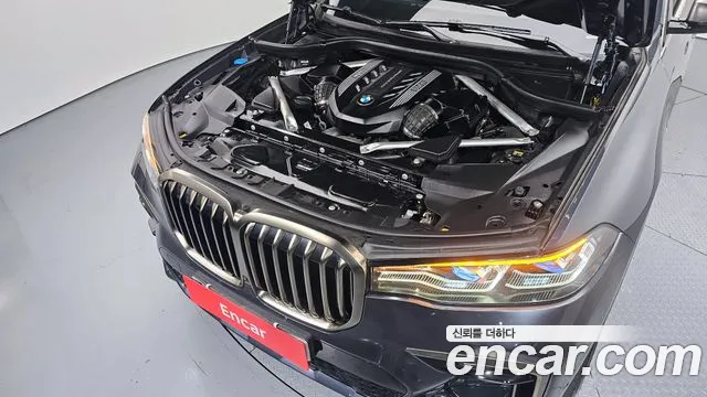 BMW X7 M50i 6 мест — Фото автомобиля 6