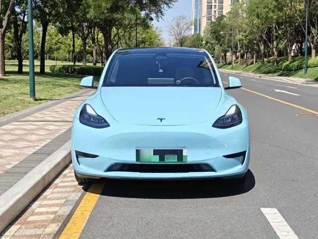 Tesla Model Y — Фото автомобиля 20