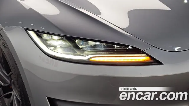 Tesla Model 3 — Фото автомобиля 21