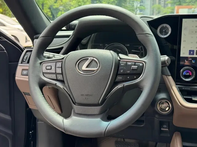 Lexus ES — Фото автомобиля 9