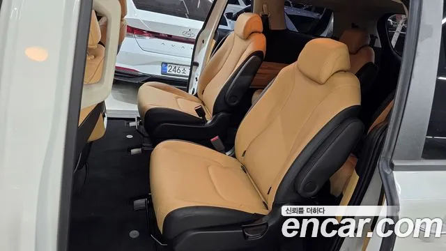 Kia Carnival Generation 4 — Фото автомобиля 18