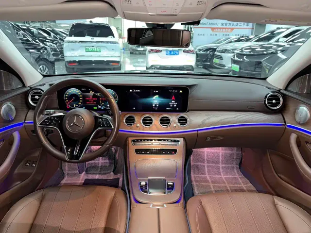 Mercedes-Benz E-Class — Фото автомобиля 12