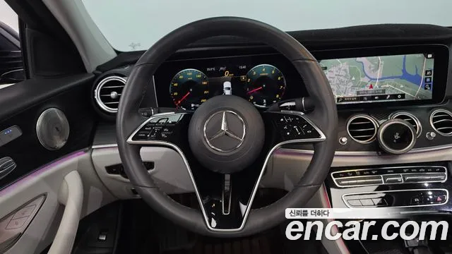 Mercedes-Benz E-Class — Фото автомобиля 12