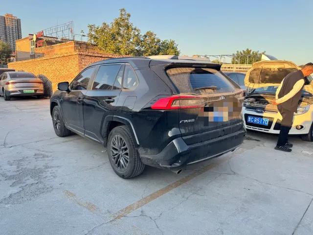 Toyota Wildlander — Фото автомобиля 7