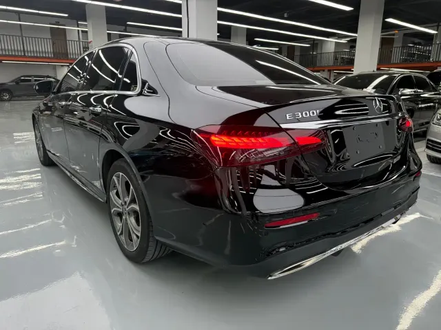 Mercedes-Benz E-Class — Фото автомобиля 25
