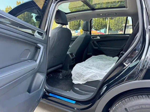 Volkswagen Tiguan L — Фото автомобиля 10
