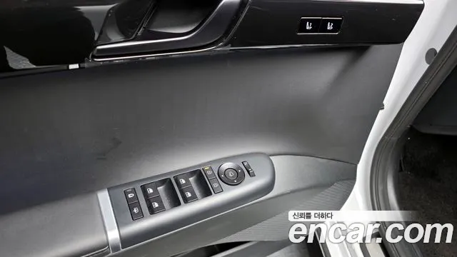 Hyundai Grandeur Grandeur (GN7) 2.5 Бензин 2WD — Фото автомобиля 14