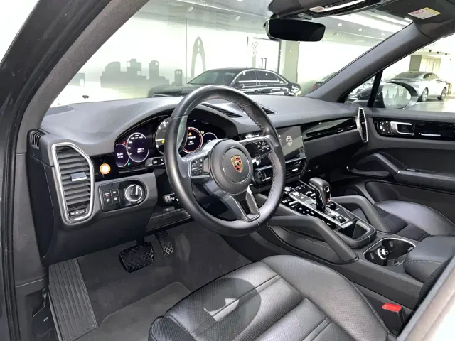 Porsche Cayenne — Фото автомобиля 7