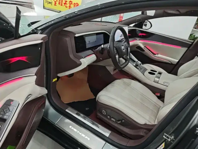 Denza Z9GT — Фото автомобиля 15