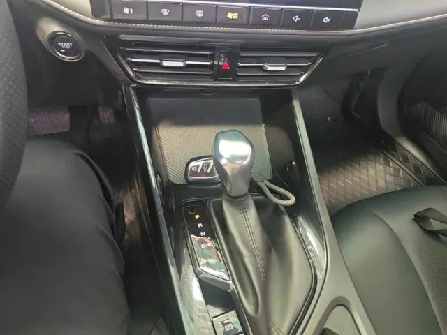 Roewe i5 — Фото автомобиля 13