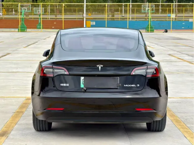 Tesla Model 3 — Фото автомобиля 4