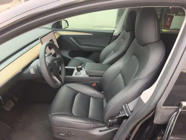 Tesla Model Y — Фото автомобиля 14