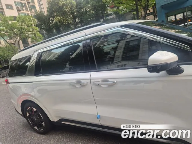 Kia Carnival Generation 4 — Фото автомобиля 4