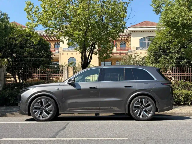 Li Auto L8 — Фото автомобиля 3