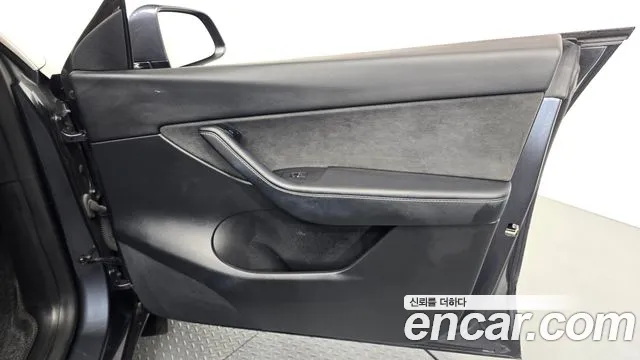 Tesla Model Y — Фото автомобиля 24