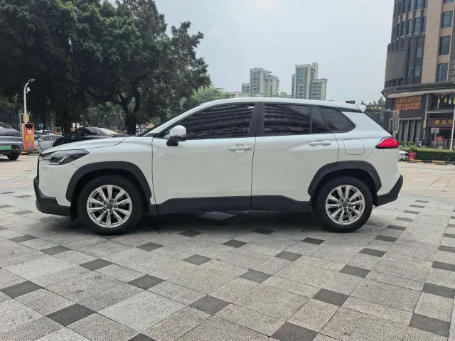 Toyota Corolla Cross — Фото автомобиля 4