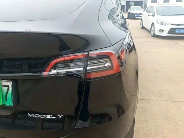 Tesla Model Y — Фото автомобиля 7