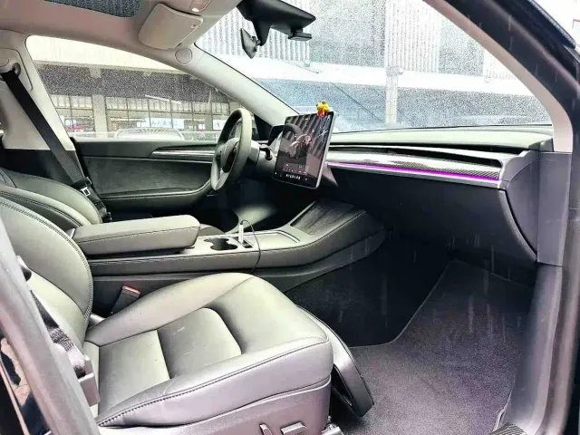 Tesla Model Y — Фото автомобиля 7