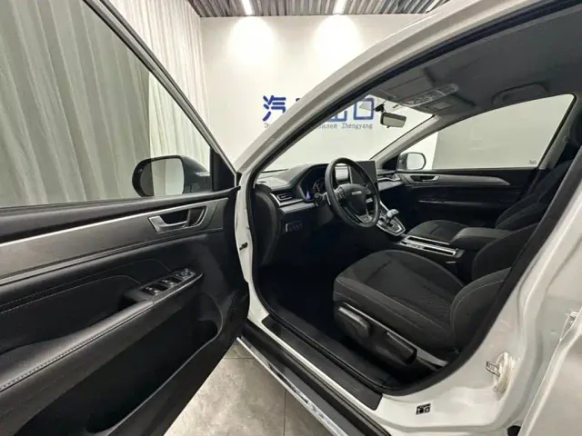 Haval M6 — Фото автомобиля 5