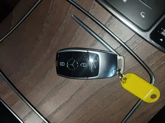 Mercedes-Benz E-Class — Фото автомобиля 8