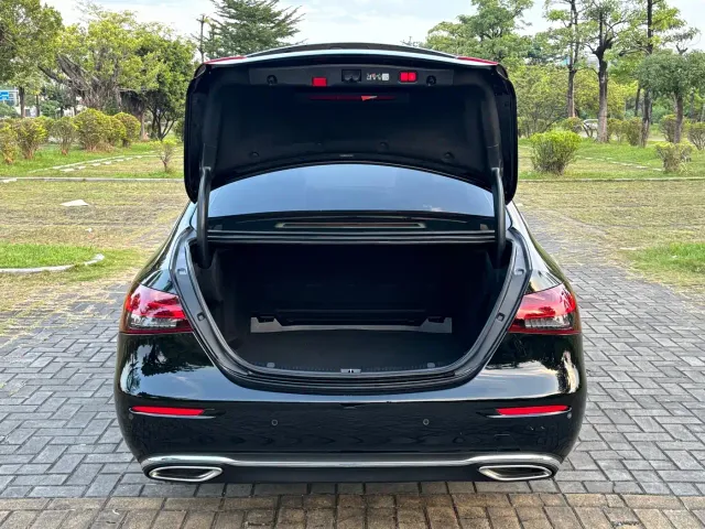 Mercedes-Benz E-Class — Фото автомобиля 14