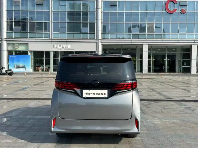 Toyota Alphard — Фото автомобиля 6