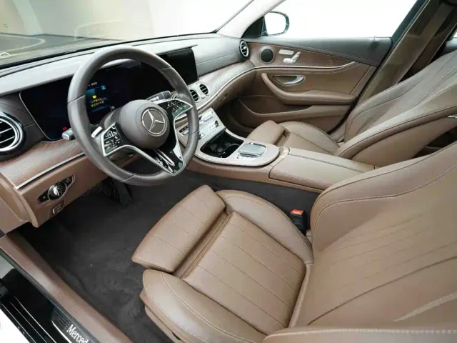 Mercedes-Benz E-Class — Фото автомобиля 9