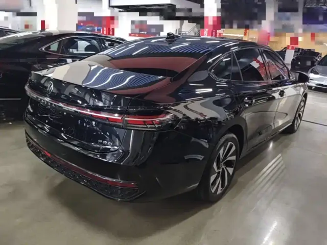 Volkswagen Passat — Фото автомобиля 6
