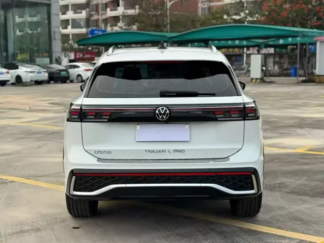 Volkswagen Tiguan L — Фото автомобиля 8