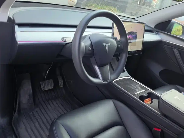 Tesla Model Y — Фото автомобиля 12
