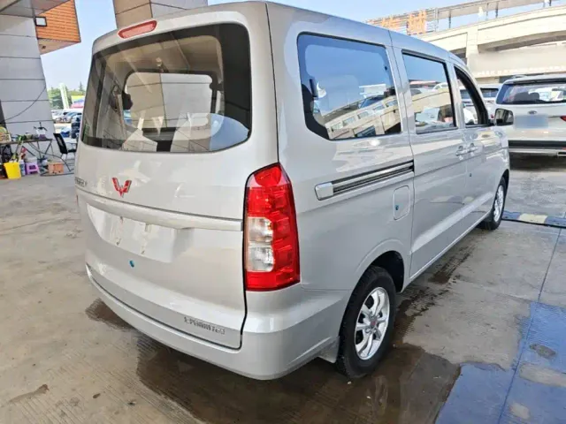 Wuling Hongguang V — Фото автомобиля 6
