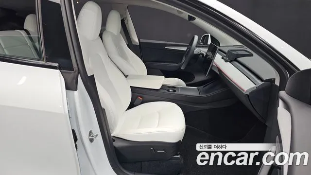 Tesla Model Y — Фото автомобиля 15