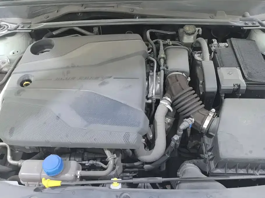 Changan Changan UNI-V 2022 1.5T Premium Model — Фото автомобиля 10