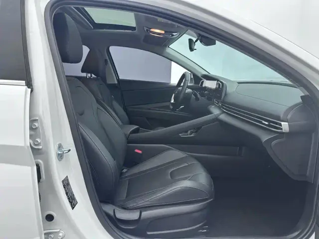 Hyundai Elantra — Фото автомобиля 12