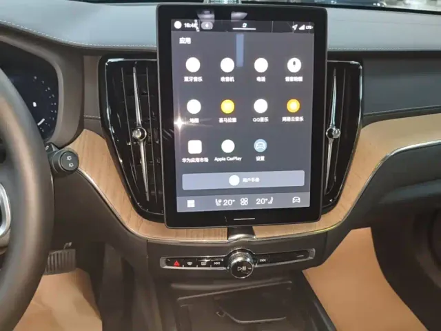 Volvo XC60 — Фото автомобиля 12