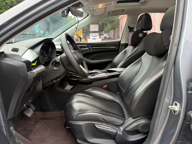Roewe i5 — Фото автомобиля 6