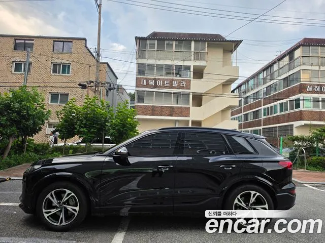 Фотография автомобиля — Audi Q6 e-tron
