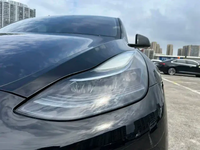 Tesla Model Y — Фото автомобиля 13