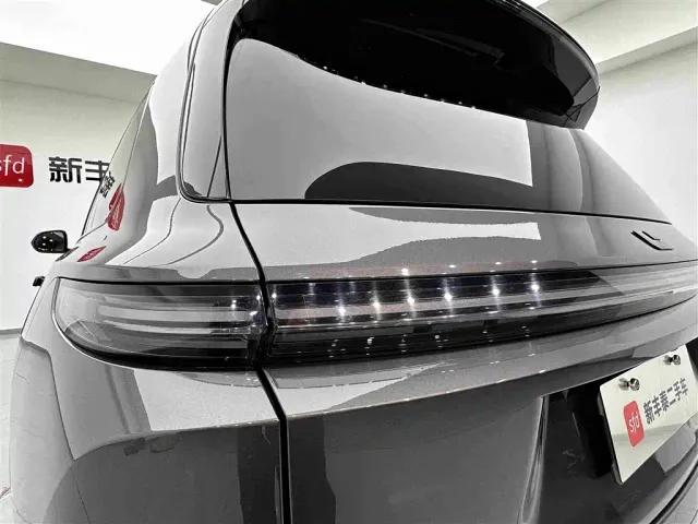 Li Auto L9 — Фото автомобиля 27