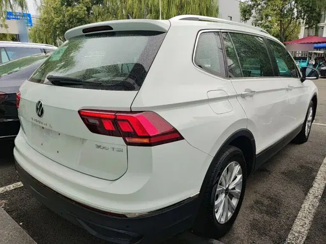 Volkswagen Tiguan L — Фото автомобиля 6