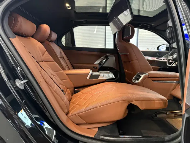 BMW 7 Series — Фото автомобиля 10