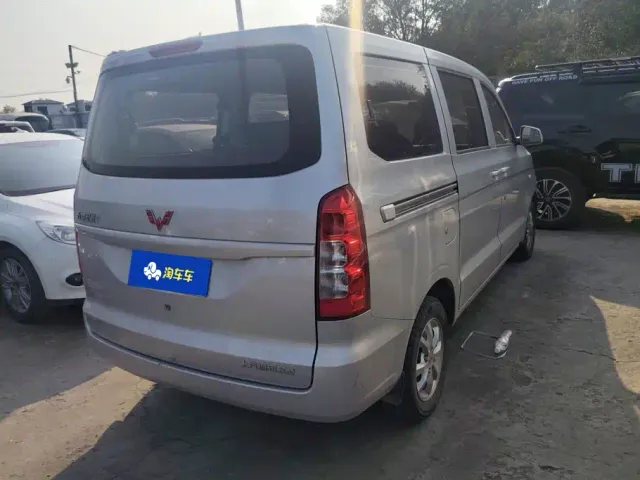 Wuling Hongguang V — Фото автомобиля 3