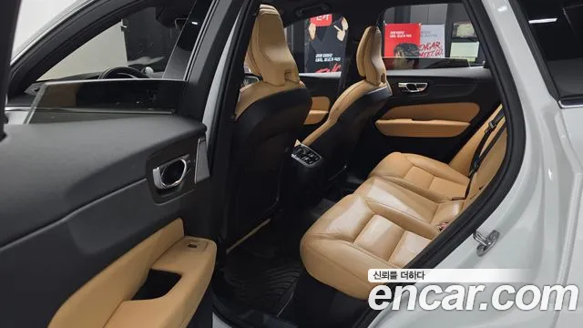 Вольво XC60 — Фото автомобиля 24