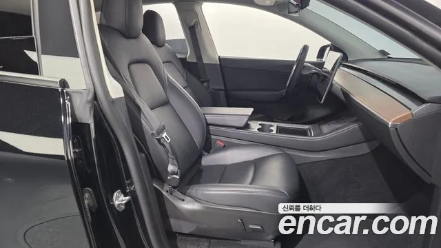 Tesla Model Y — Фото автомобиля 12