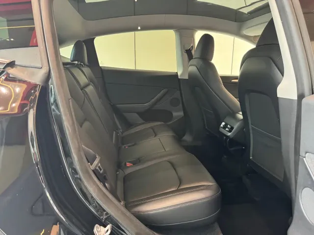 Tesla Model Y — Фото автомобиля 9