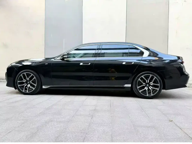 BMW 7 Series — Фото автомобиля 8